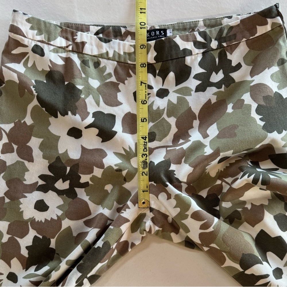 KORS MK Smooth Front Y2K Floral Camo Cropped Pants (4) - Picture 7 of 16